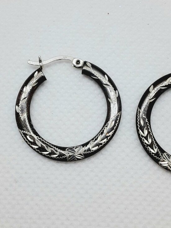 NEW sterling silver carved hoops with hinged hoop wire clasp. - Picture 7 of 9